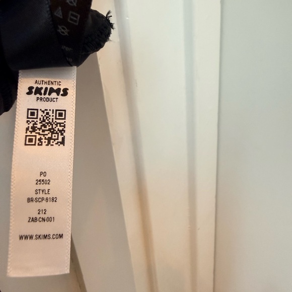 Skims Fits Everybody Black Triangle Bralette - Picture 8 of 8